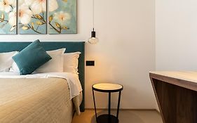B&B Le Suites Di Costanza